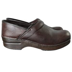 Women's Brown Leather Dansko Clogs - Size 39 / US 8.5
